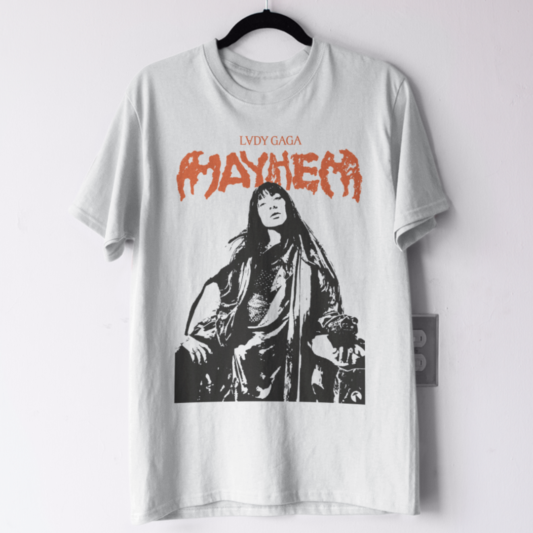 T-Shirt Classic Mayhem - Lady Gaga em Flutuante