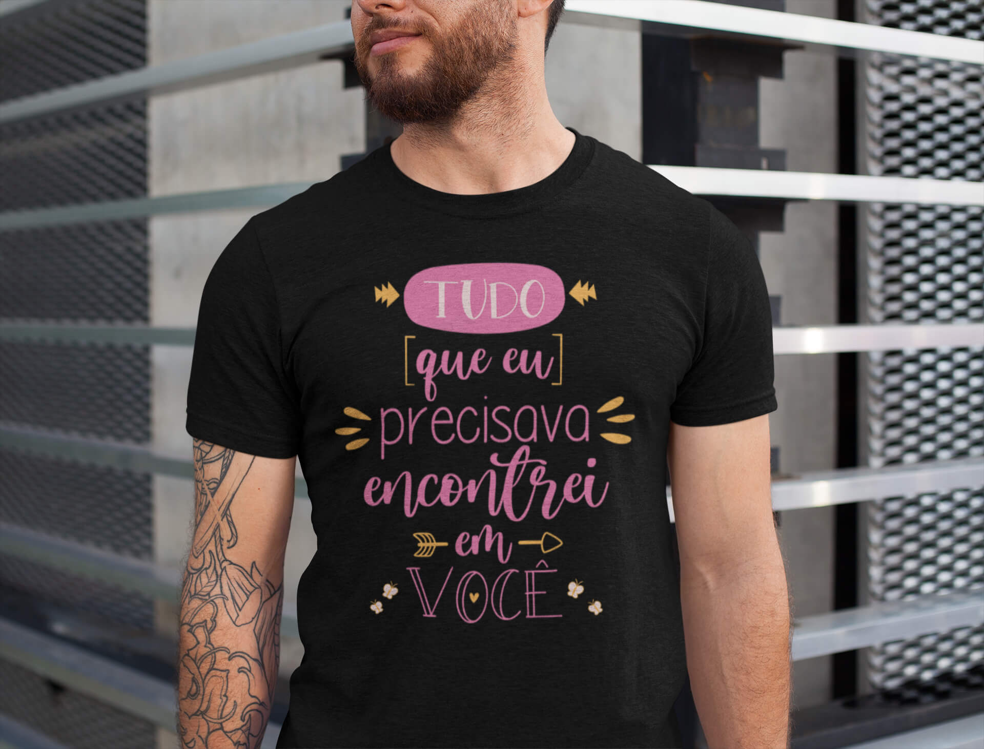 Camisa - Tudo que eu precisava encontrei em Você - Camiseta - Unissex - Premium (Cor Preta)