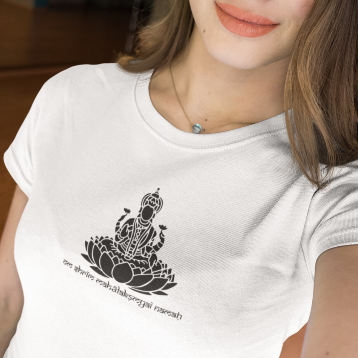Camiseta de Yoga – Lakshmi Shakti Prosperidade Divina Baby Long