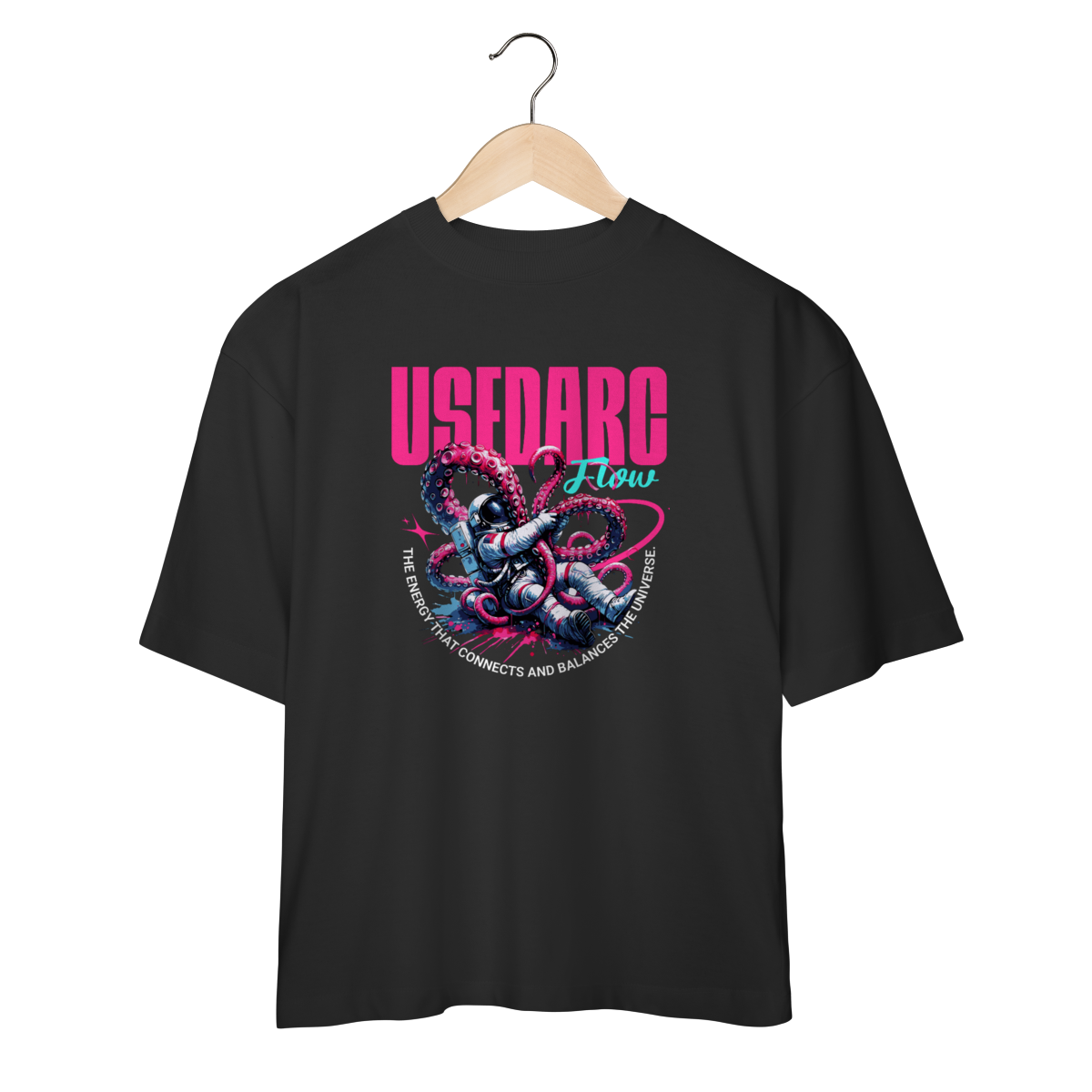 Camiseta USEDARC Flow – Astronauta Neon & Tentáculos Cósmicos