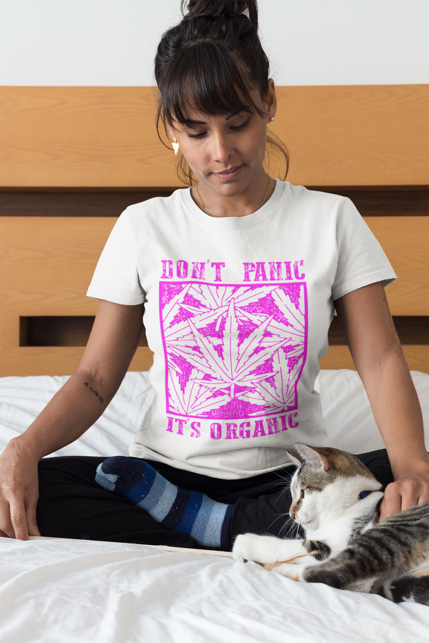 Nome do produto  T-SHIRT DON'T PANIC FEMININA 